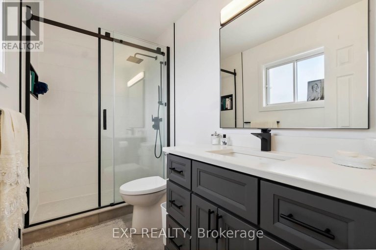 28986879/2092-legrand-crescent/queenswood-heights-south/ottawa/ontario/K1E3T6_17