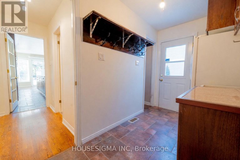 29349443/566-falwyn-crescent/fallingbrookridgemount/ottawa/ontario/K4A2A4_38