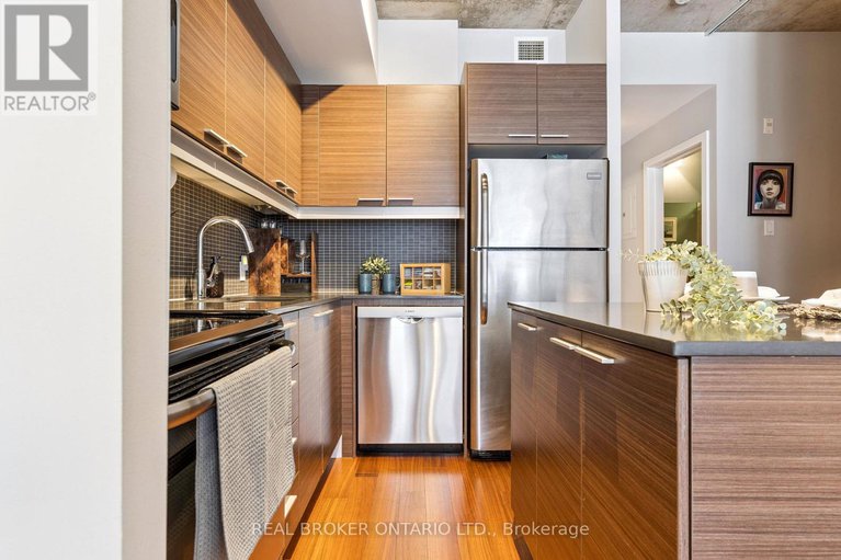 28528620/623-349-mcleod-street/ottawa-centre/ottawa/ontario/K2P0S1_17