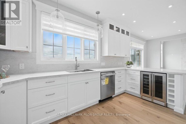 28463526/6373-radisson-way/hiawatha-parkconvent-glen/ottawa/ontario/K1C2Z9_7