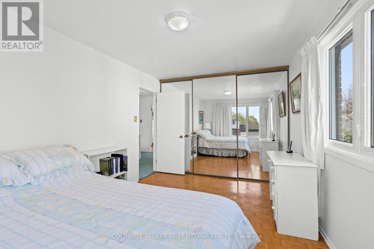 28315563/16-denewood-crescent/pineglencountry-place/ottawa/ontario/K2E7G5_29