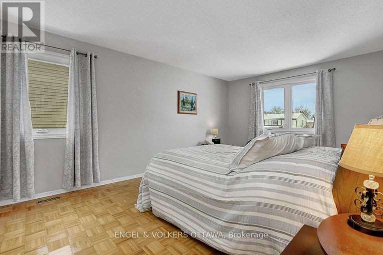 29381933/1016-driftwood-crescent/convent-glen/ottawa/ontario/K1C2P1_26