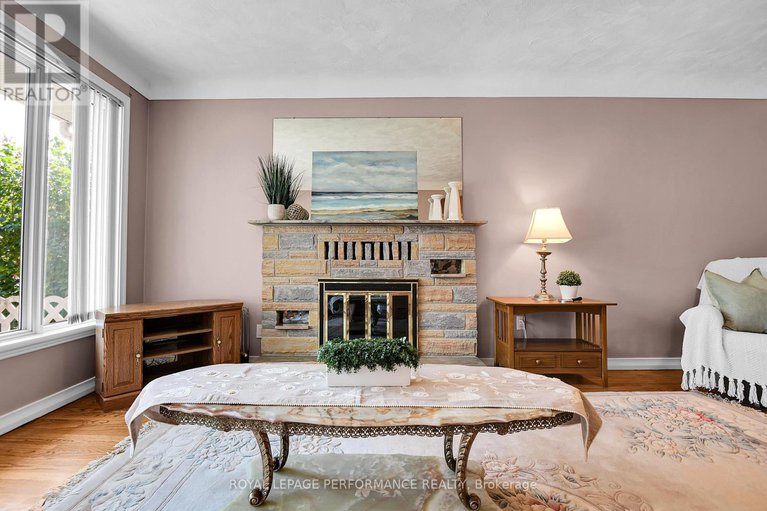 28522253/1379-mayview-avenue/carlington/ottawa/ontario/K1Z8H6_9