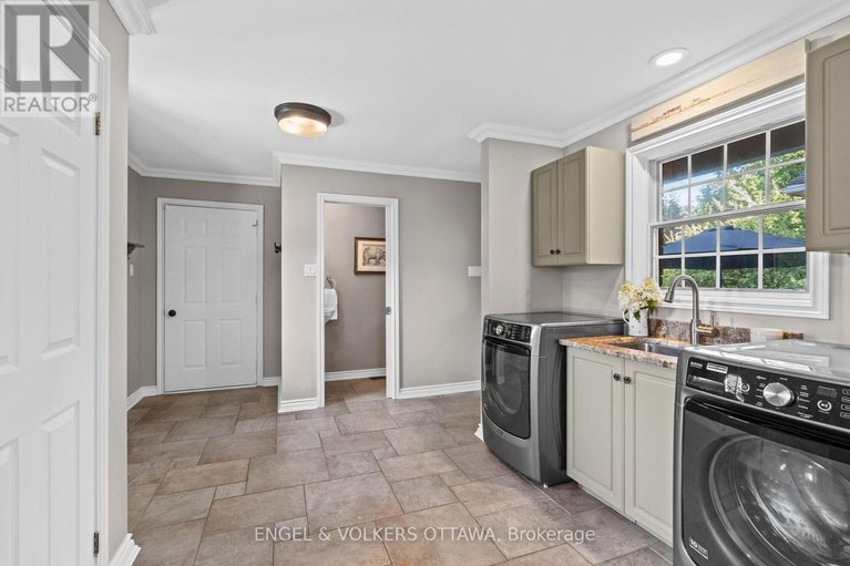 28790851/5557-pettapiece-crescent/manotick-village-manotick-estates/ottawa/ontario/K4M1C5_26
