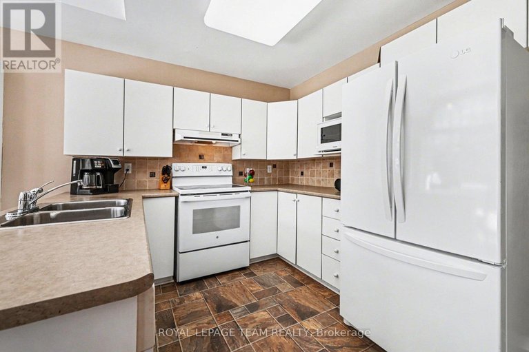 29508813/90-moresby-drive/bridlewood/ottawa/ontario/K2M2J6_12