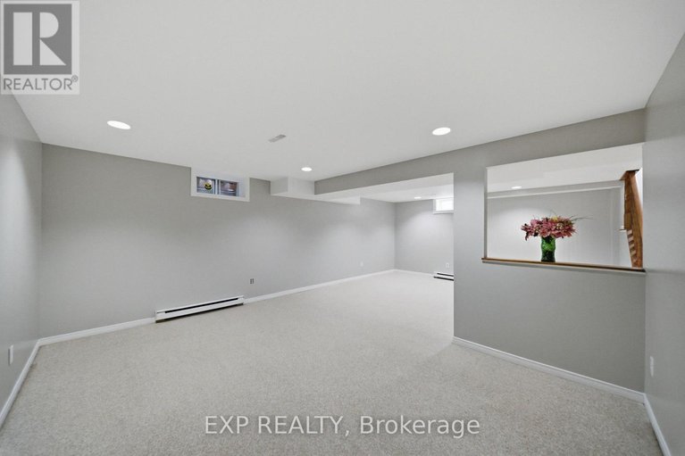 29481548/180-equestrian-drive/bridlewood/ottawa/ontario/K2M2B9_29