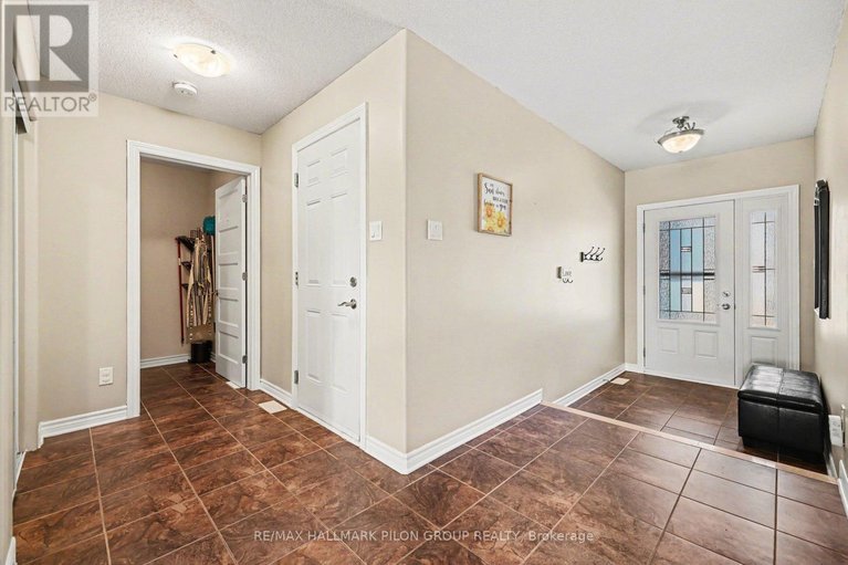 29541986/18-abbey-crescent/village-of-russell/russell/ontario/K4R0B5_17