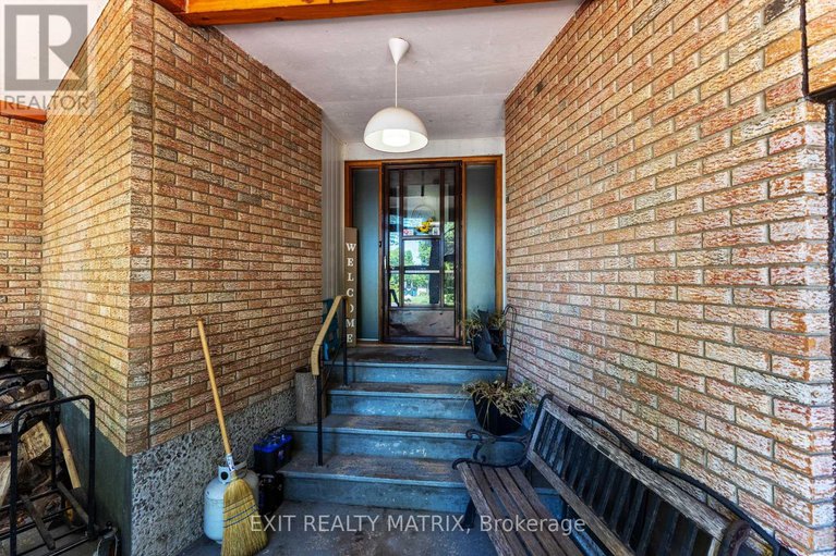 28384633/7962-parkway-road/osgoode-twp-north-of-reg-rd-6/ottawa/ontario/K0A2P0_7