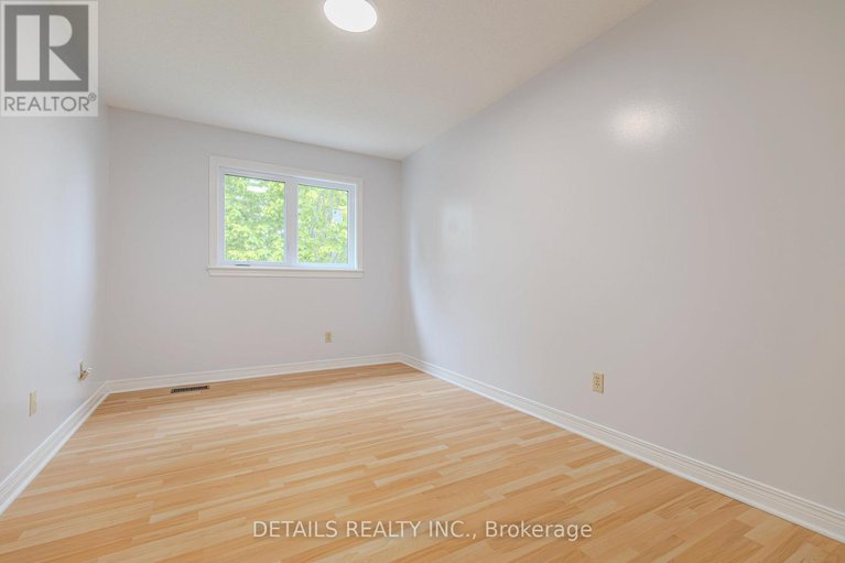 28436731/32-winnegreen-court-w/hunt-club-park/ottawa/ontario/K1G5S2_31