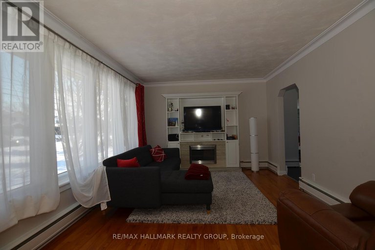 27910607/1926-belcourt-boulevard/chateauneuf/ottawa/ontario/K1C1M5_11