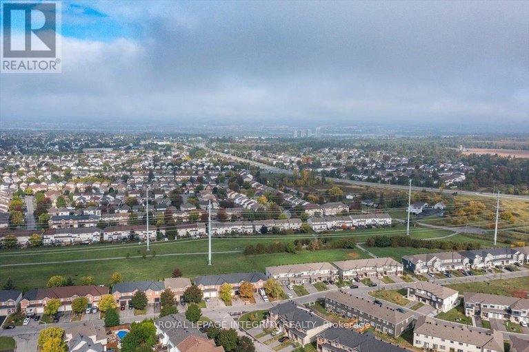 28906811/2018-winsome-terrace/fallingbrookgardenway-south/ottawa/ontario/K4A4Y4_49