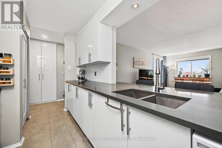 29217900/317-214-viewmount-drive/borden-farmstewart-farmcarleton-heightsparkwood-hills/ottawa/ontario/K2E7X3_4