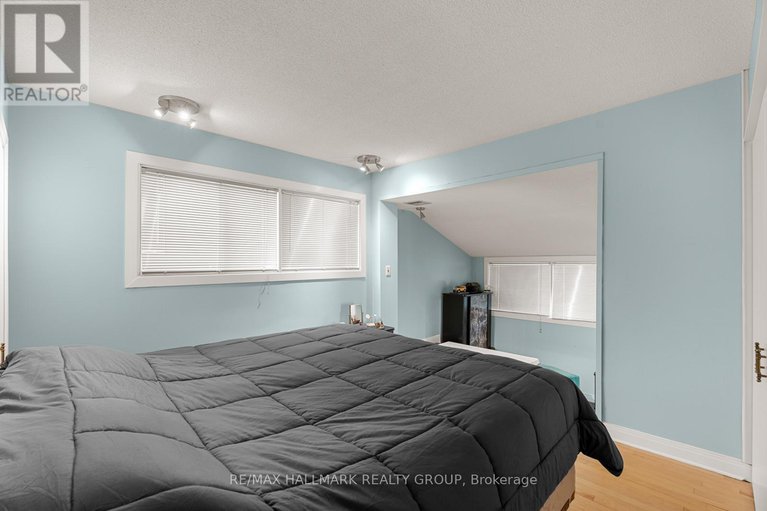 29266979/991-blair-road/cardinal-heights/ottawa/ontario/K1J7M9_21