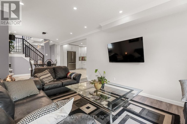 28498245/32-acklam-terrace/morgans-grantsouth-march/ottawa/ontario/K2K2H5_15
