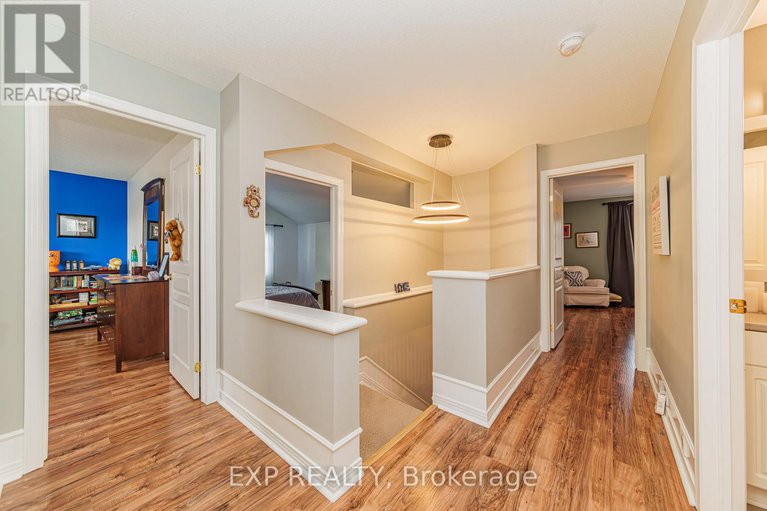 29392515/4466-shoreline-drive/riverside-southgloucester-glen/ottawa/ontario/K1V1R7_11