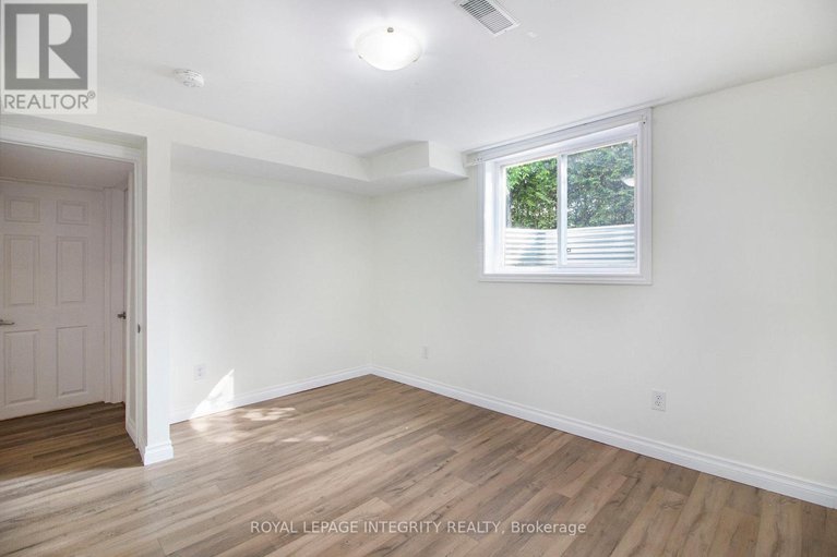 28422244/2044-wildflower-drive/queenswood-heights-south/ottawa/ontario/K1E3R5_24