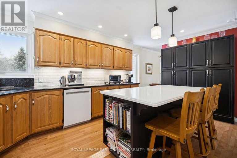 29518098/19644-marcoux-road/north-glengarry-kenyon-twp/north-glengarry/ontario/K0C1A0_9