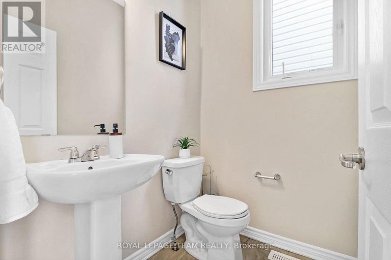 29516252/335-rue-des-soldats-riendeau-street/half-moon-bay/ottawa/ontario/K2J6H4_4