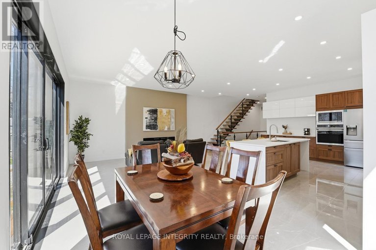 29663854/984-watson-street/fairfield-heights/ottawa/ontario/K2B6C2_18