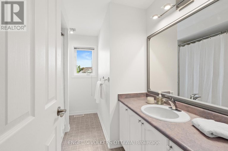 28648158/804-covehead-crescent/riverside-southgloucester-glen/ottawa/ontario/K1V1M3_32