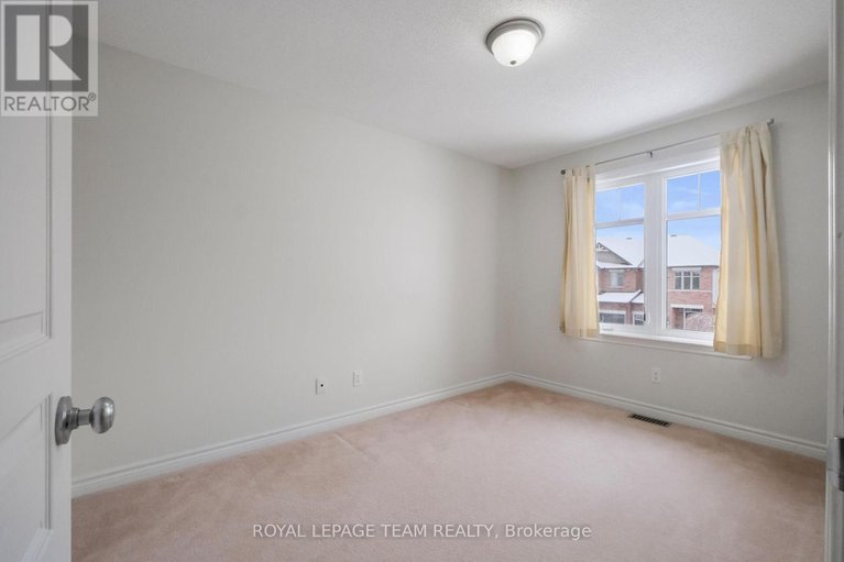 29255822/211-butterfly-walk/mer-bleuebradley-estatesanderson-park/ottawa/ontario/K1W0G6_31