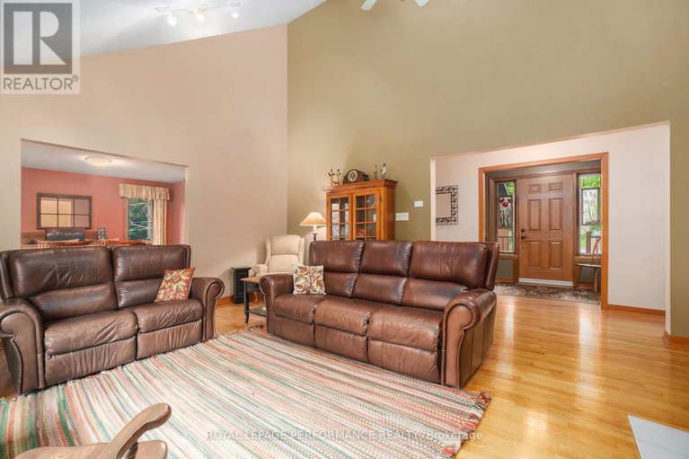 28361032/2411-overdale-drive/cumberland-ridge/ottawa/ontario/K4C1B8_21