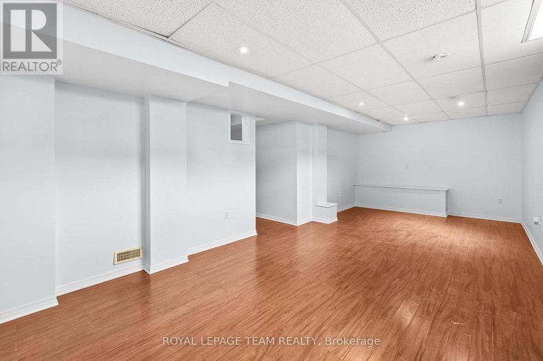 29041198/381-moffatt-pond-court/cedargrovefraserdale/ottawa/ontario/K2J0C9_29