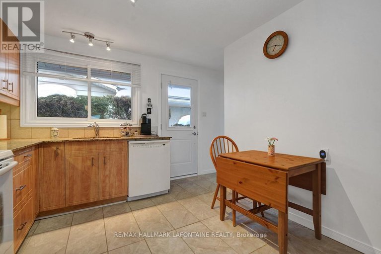 29444353/2443-ogilvie-road/beacon-hill-north/ottawa/ontario/K1J7N3_30