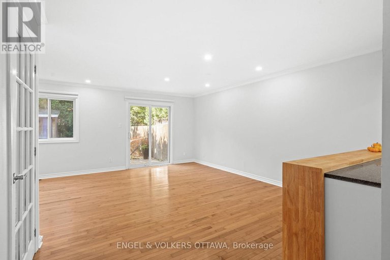 29646084/1540-mimosa-avenue/riverview-park/ottawa/ontario/K1G4C9_12