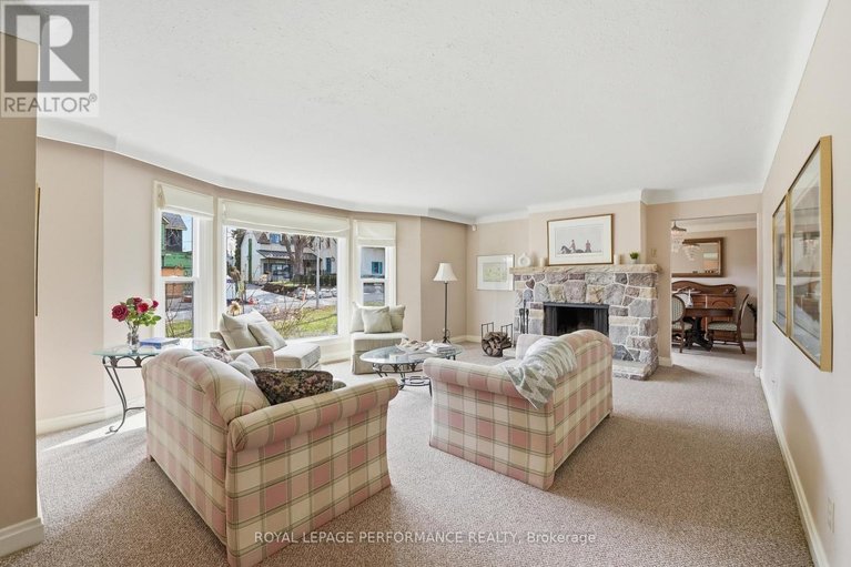 29644956/880-melwood-avenue/mckellar-heightsglabar-park/ottawa/ontario/K2A3C3_9