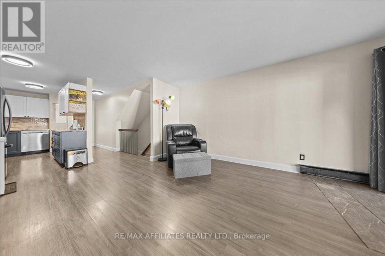 28895035/a-6643-bilberry-drive/convent-glen-north/ottawa/ontario/K1C4N5_13
