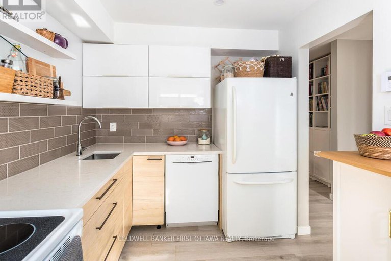 28873248/5c-woodvale-green/craig-henrywoodvale/ottawa/ontario/K2G4G9_7