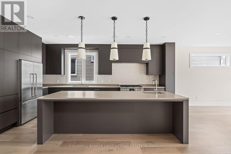 28476741/507-edison-avenue/mckellarhighland/ottawa/ontario/K2A1V3_7