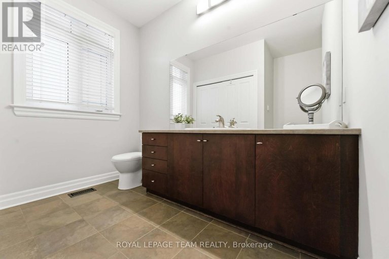 29386110/6-waterford-way/pineglencountry-place/ottawa/ontario/K2E7V4_22