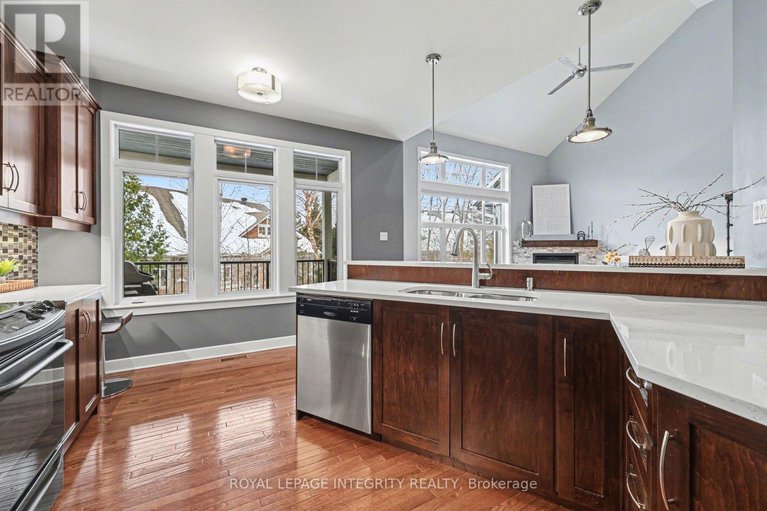 29434198/15-marsh-sparrow-private/morgans-grantsouth-march/ottawa/ontario/K2K3P1_20