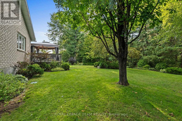 28816789/6825-sunset-boulevard/greely/ottawa/ontario/K4P1M6_33