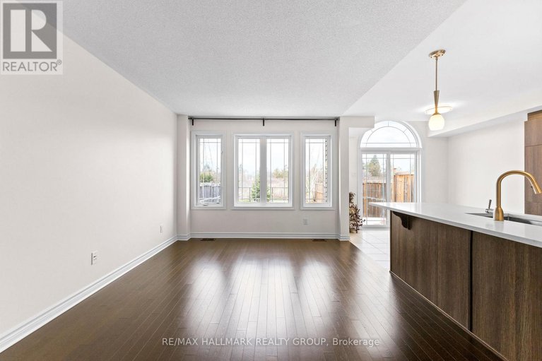 29121099/420-barrick-hill-road/emerald-meadowstrailwest/ottawa/ontario/K2M0H7_19