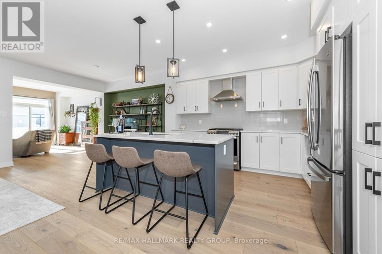 29405995/2260-copperhead-street/mer-bleuebradley-estatesanderson-park/ottawa/ontario/K1W4W6_8