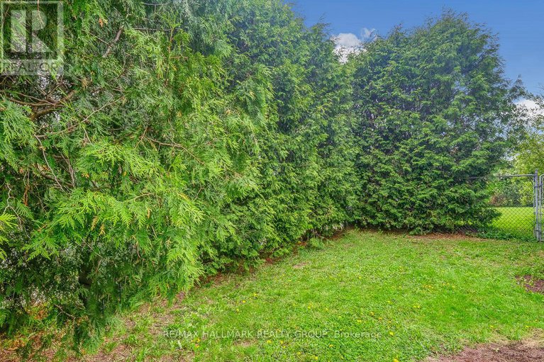 29211937/1701-lafrance-drive/queenswood-heights-south/ottawa/ontario/K1E2L7_37