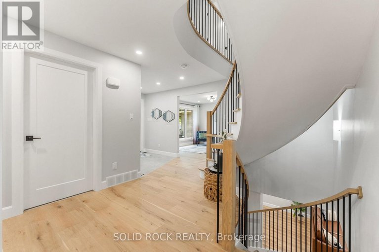 28967267/210-carleton-avenue/ottawa-westtunneys-pasture/ottawa/ontario/K1Y0J3_33