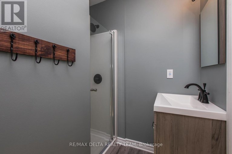 29517311/8-323-monica-crescent/bilberry-creekqueenswood-heights/ottawa/ontario/K1E3N6_29