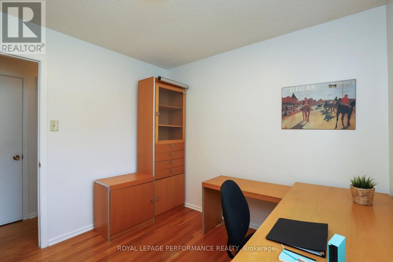 28611578/45-keewatin-crescent/borden-farmstewart-farmcarleton-heightsparkwood-hills/ottawa/ontario/K2E5S2_24