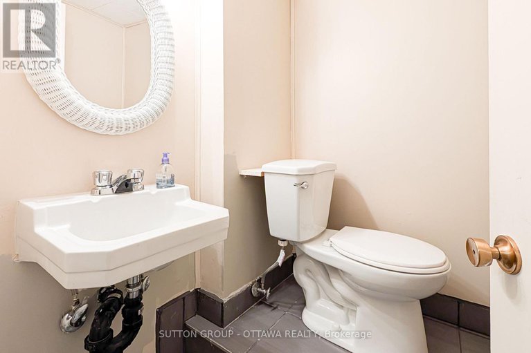 28861066/866-claude-street/castle-heightsrideau-high/ottawa/ontario/K1K2S6_26