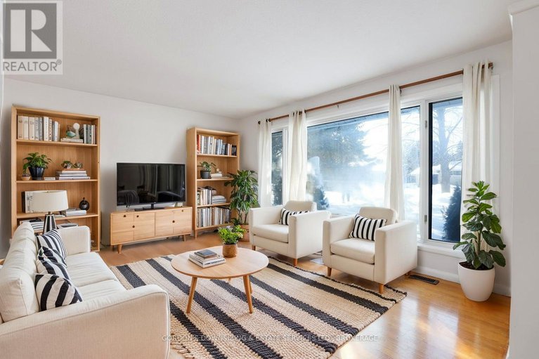 29327348/7-attwood-crescent/city-viewskylinefisher-heightsparkwood-hills/ottawa/ontario/K2E5B1_8