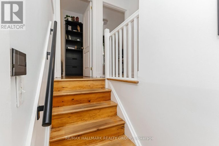 28350107/1225-foxbar-avenue/ellwood/ottawa/ontario/K1V6V4_22