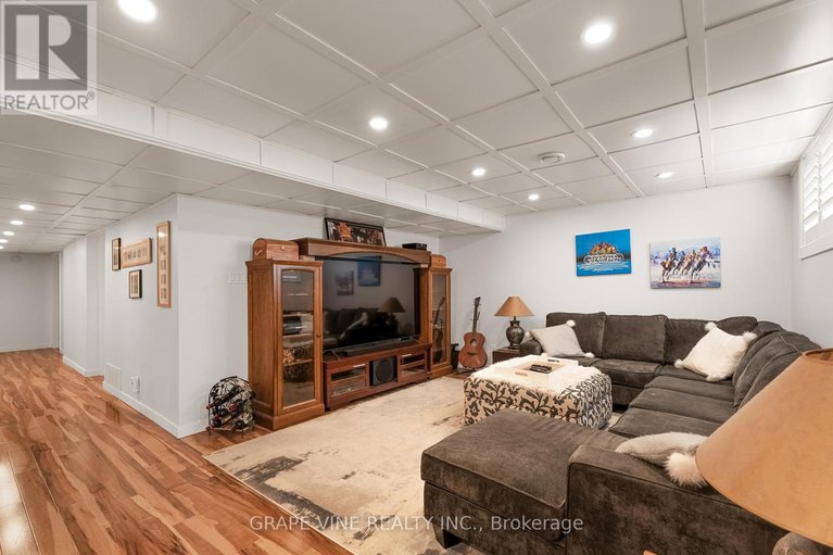 28434299/421-keith-crescent/mer-bleuebradley-estatesanderson-park/ottawa/ontario/K1W0A2_38