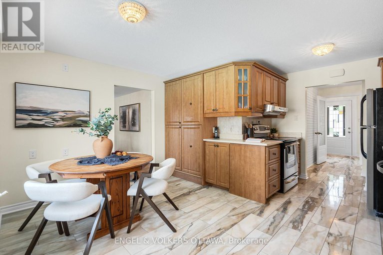 28957862/16-benson-street/borden-farmstewart-farmcarleton-heightsparkwood-hills/ottawa/ontario/K2E5J5_15