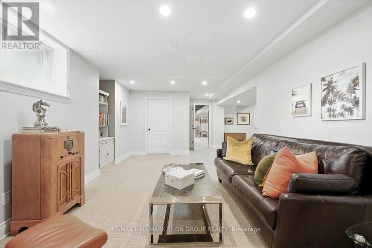 28488839/6893-sparkling-lake-way/greely/ottawa/ontario/K4P1R7_28