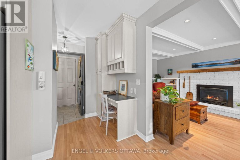 29309031/1304-fairway-drive/manotick-south-to-roger-stevens/ottawa/ontario/K4M1B3_19