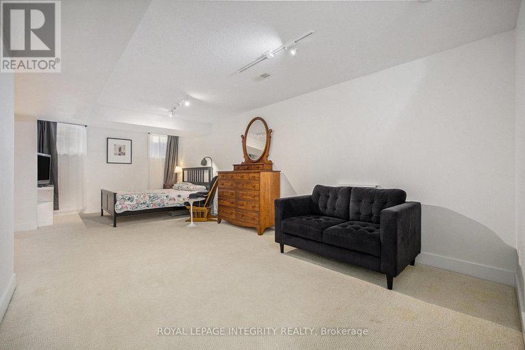 28777177/285-meadowbreeze-drive/emerald-meadowstrailwest/ottawa/ontario/K2M3A6_27